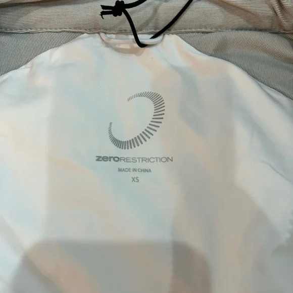 Womens Sleeveless Jacket - Picture 4 of 9